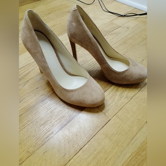 Nine West Tan High Heels - Picture 3 of 11